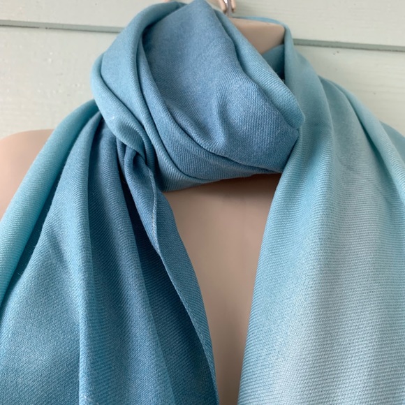 Bundle of 2 large scarves - Picture 4 of 6